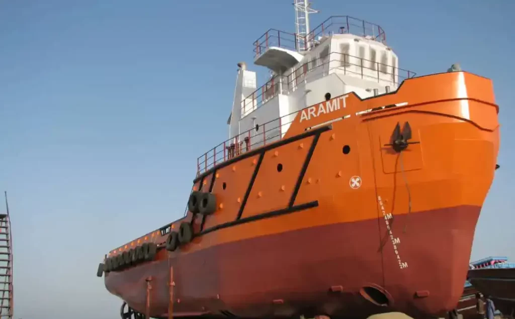 شناور یدک کش فلزی